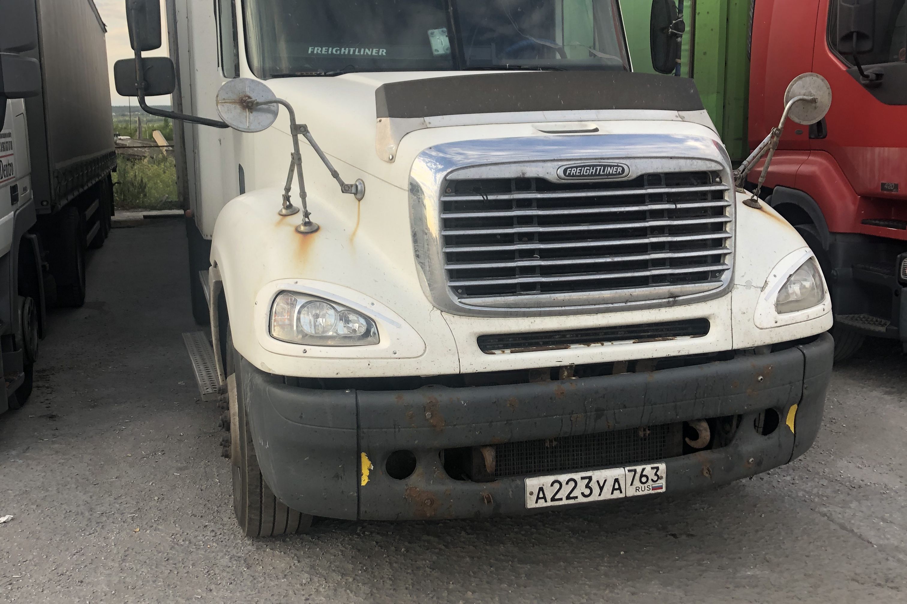 Mercedes Columbia freightliner