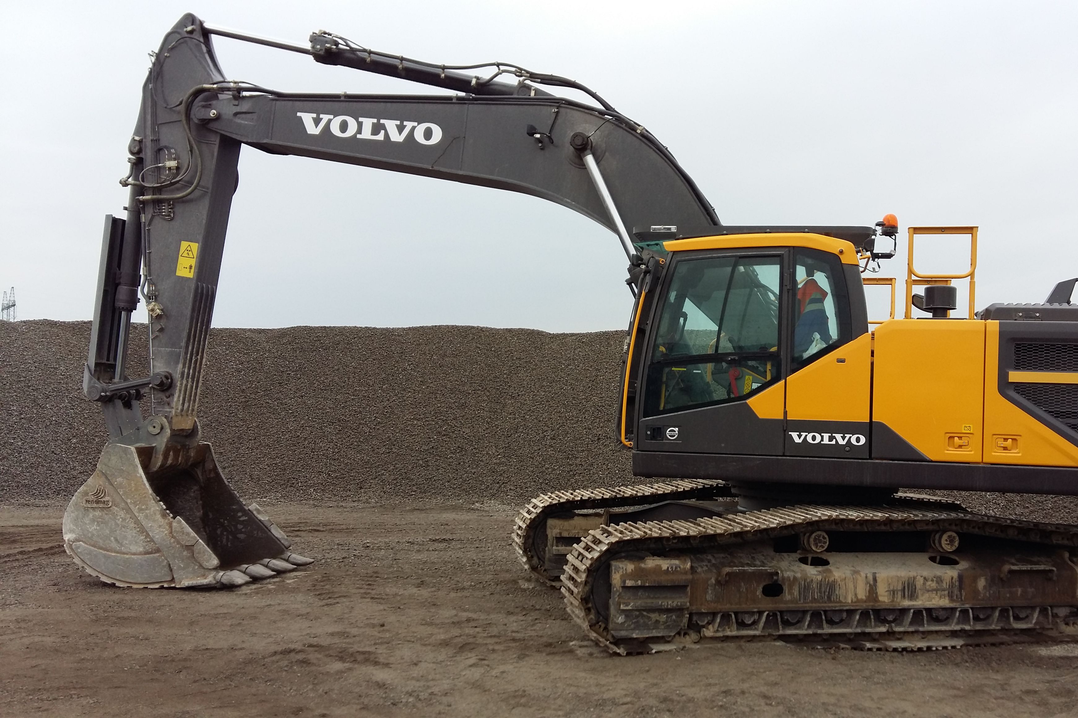 Экскаватор volvo ec. Volvo ec300. Экскаватор Вольво ec300dl. Volvo 300 экскаватор. Гусеничный экскаватор Volvo ec300dl.